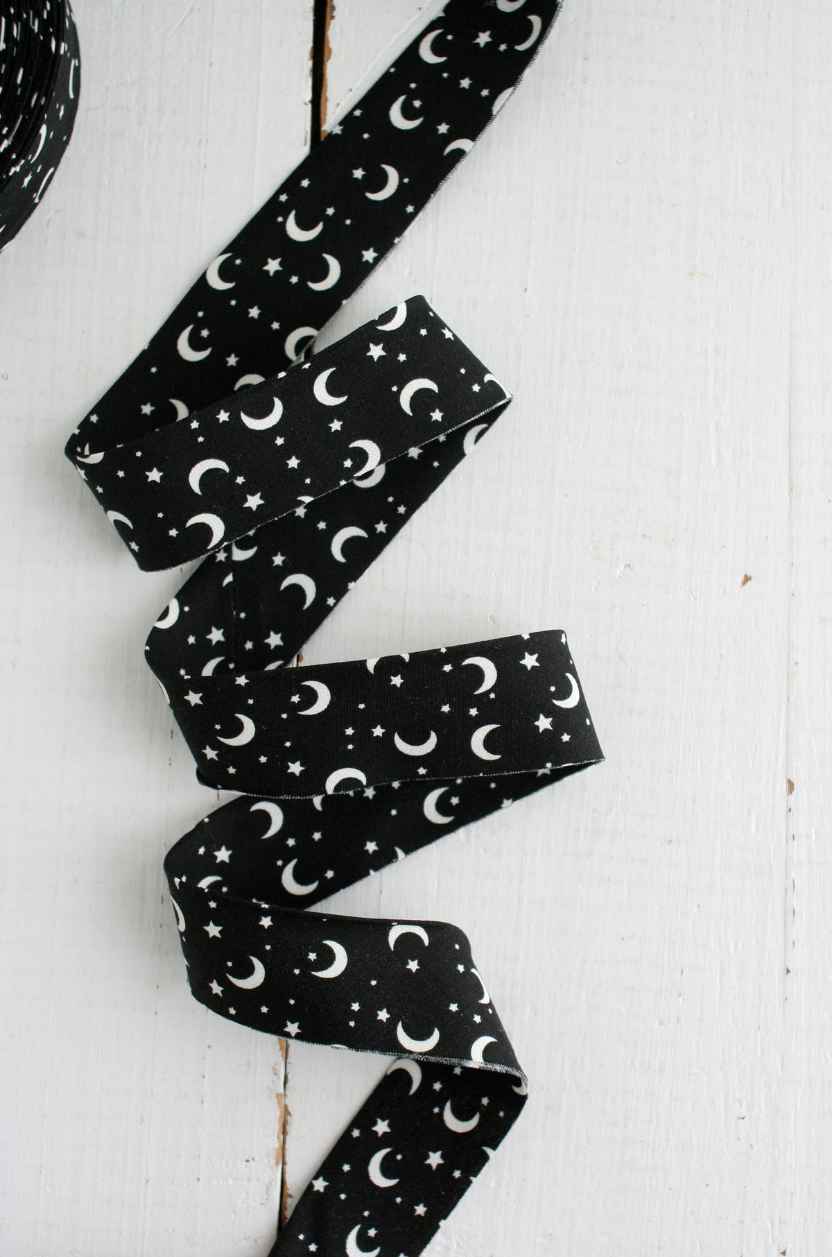 Bessie Pearl Binding Co - 2.5" Bias Quilt Binding GLOW IN THE DARK Halloween