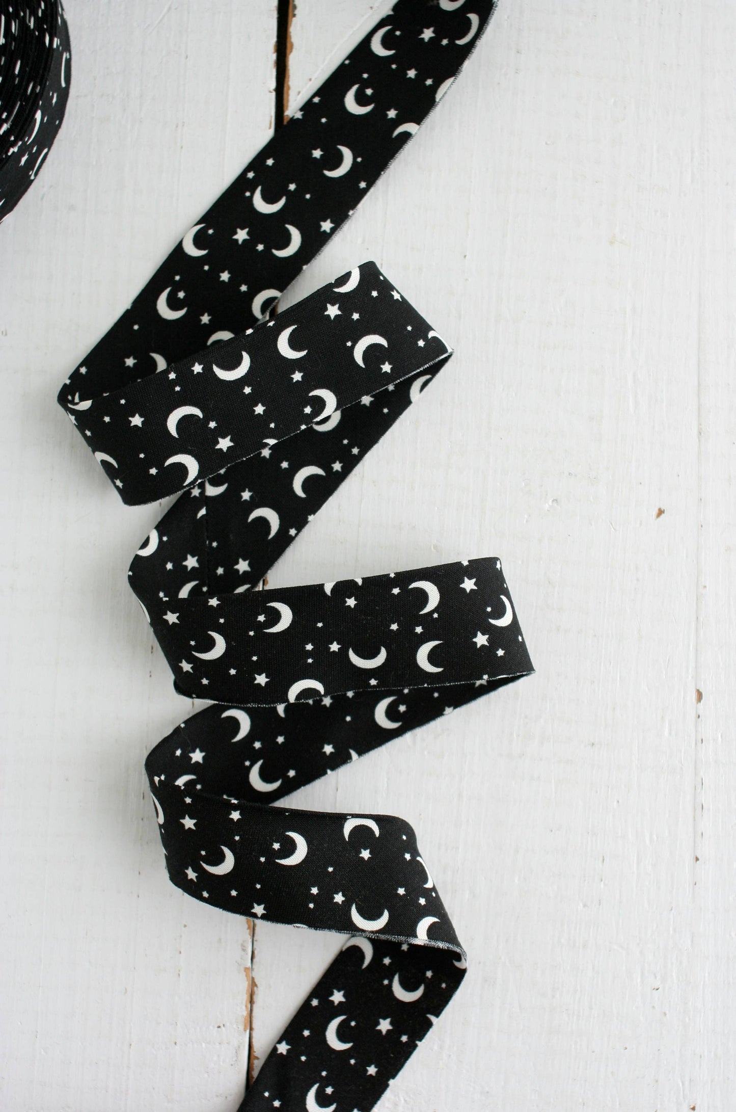 Bessie Pearl Binding Co - 2.5" Bias Quilt Binding GLOW IN THE DARK Halloween