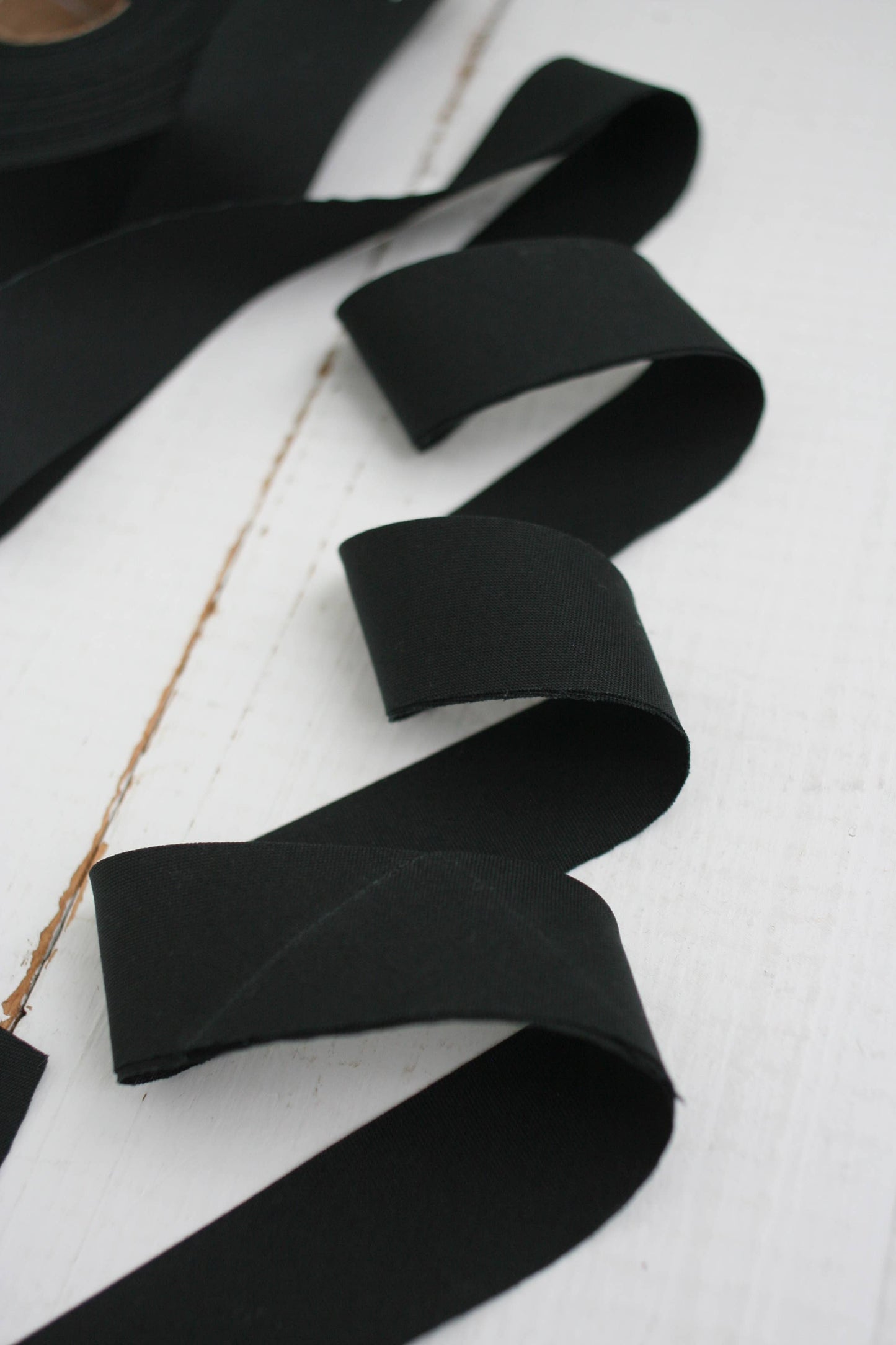 Bessie Pearl Binding Co - 2.5" Bias Quilt Binding – Black Solid (Ready-Made Cotton Binding)