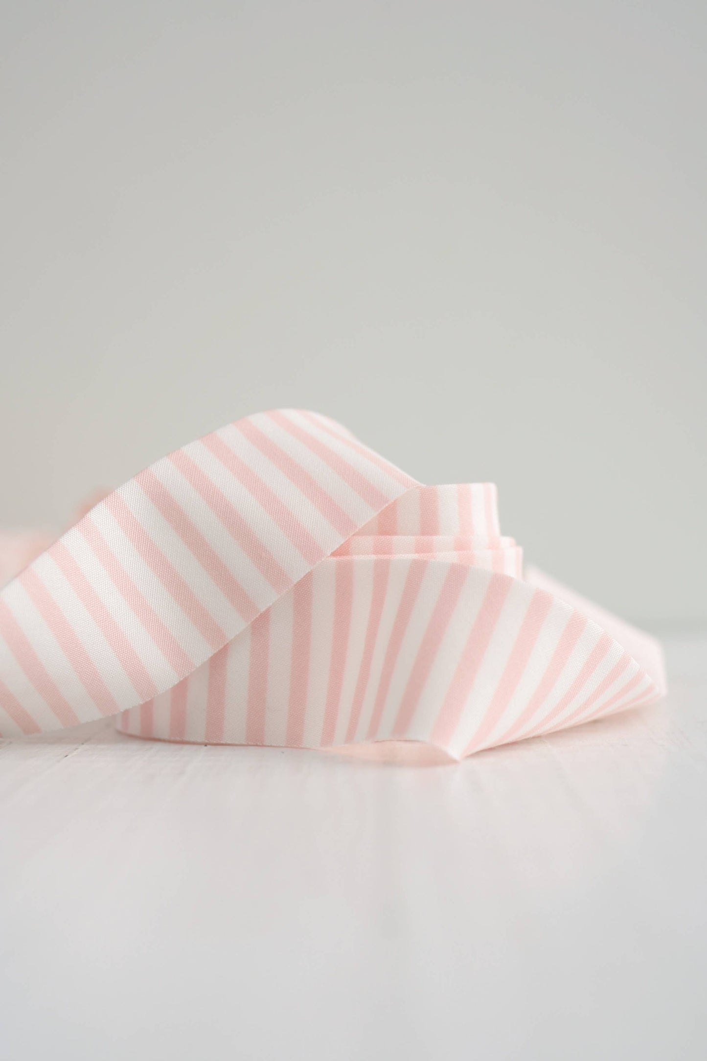 Bessie Pearl Binding Co - 2.5" Bias Quilt Binding for Sewing, Delicate Pink Stripe
