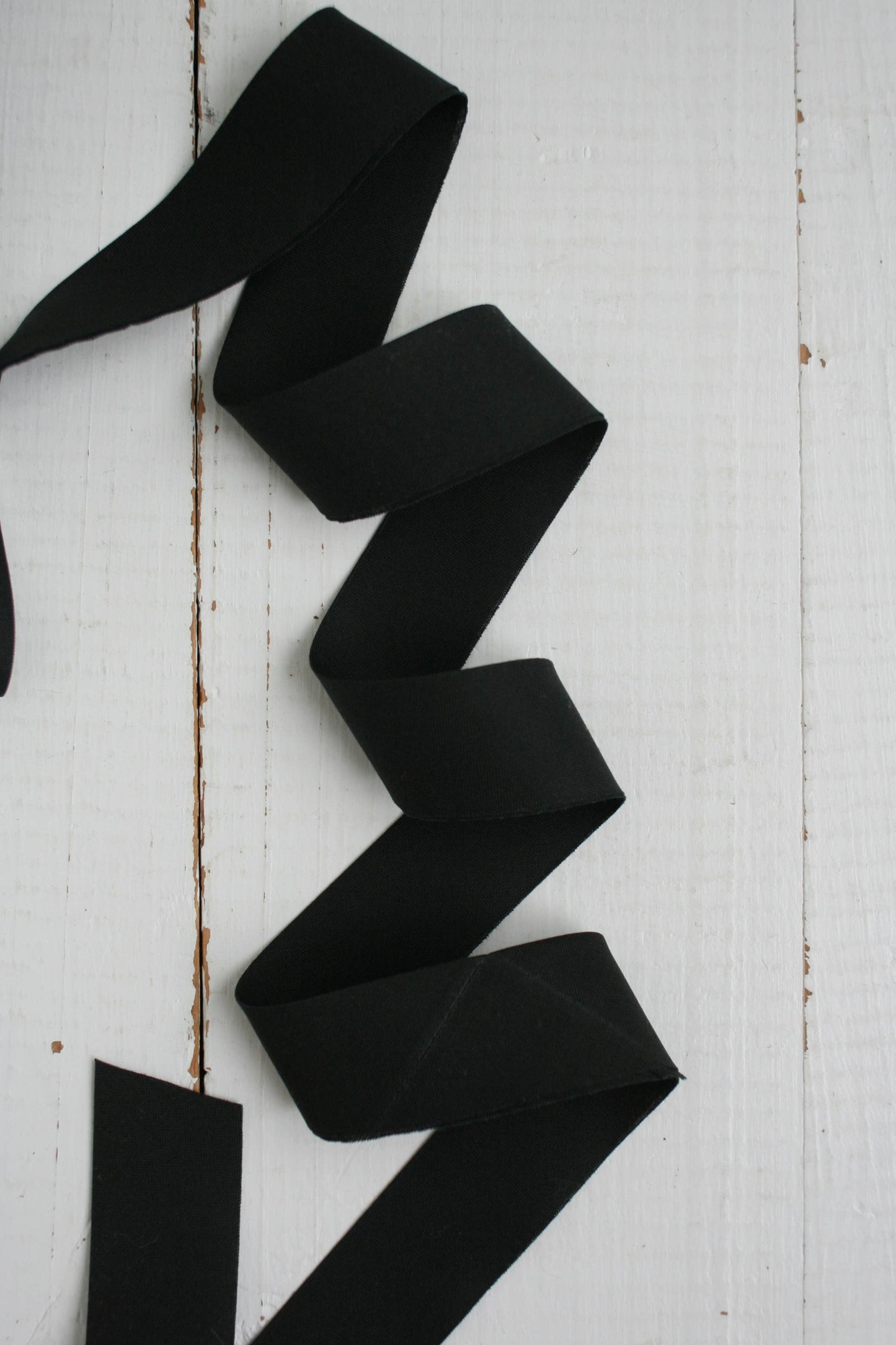 Bessie Pearl Binding Co - 2.5" Bias Quilt Binding – Black Solid (Ready-Made Cotton Binding)