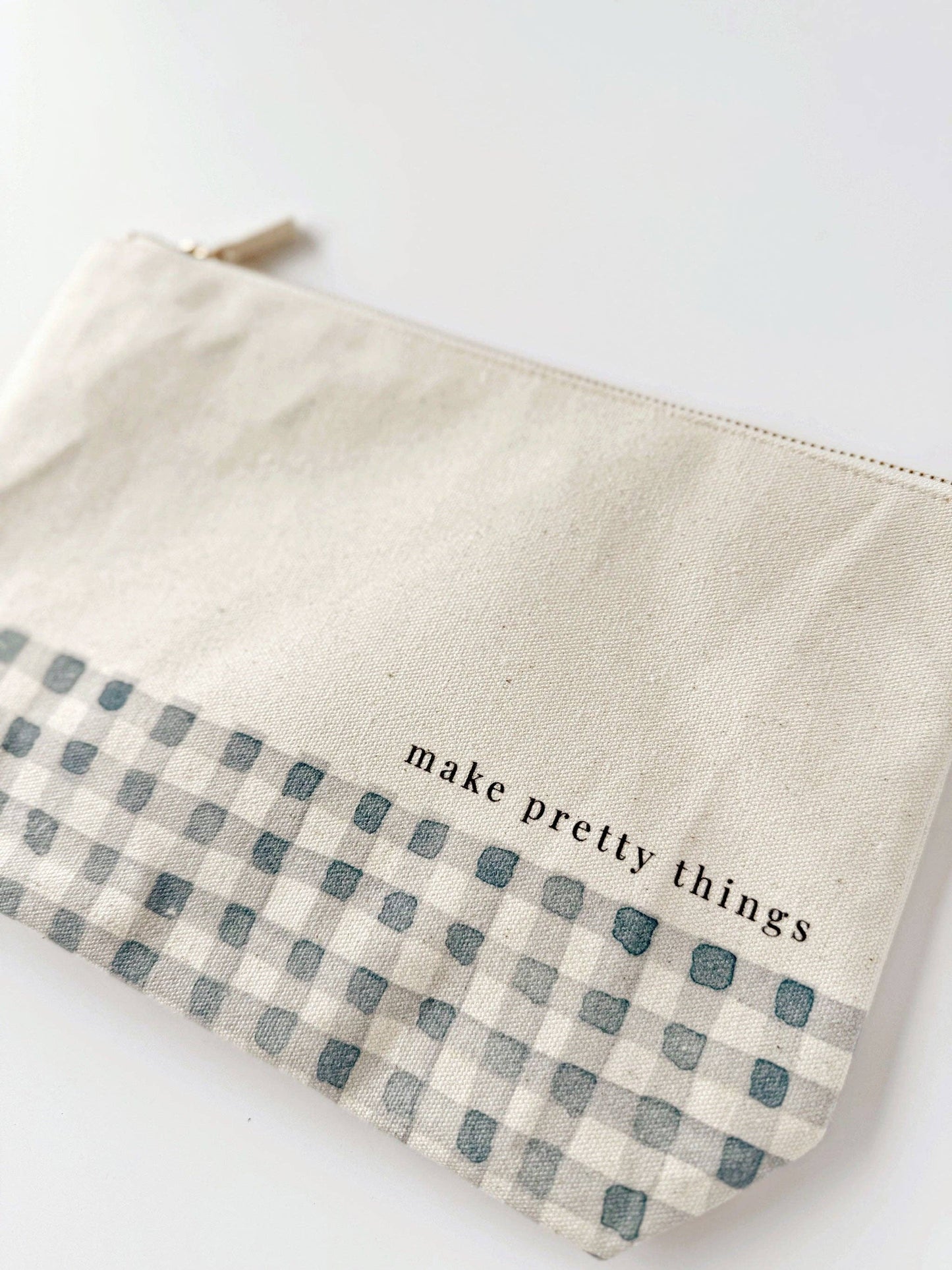 emily lex studio - Canvas zipper pouch "make pretty things" gingham