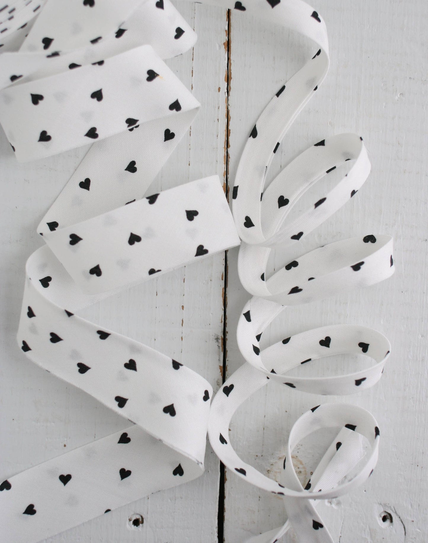 Bessie Pearl Binding Co - 2.5" Bias Quilt Binding Black Hearts Premade Cotton Binding